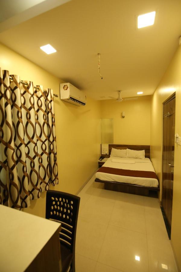 Airport Metro Hotel Bombay Exterior foto