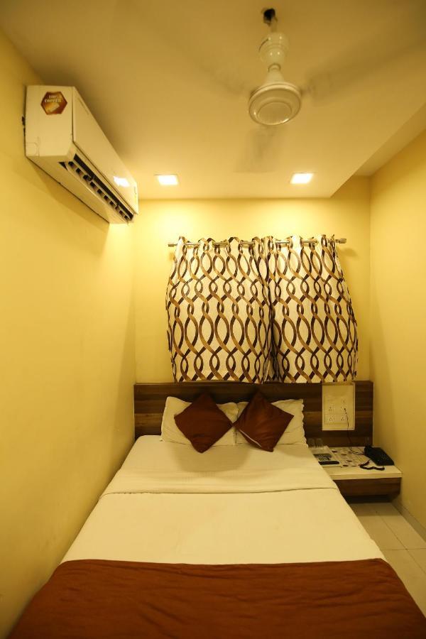 Airport Metro Hotel Bombay Exterior foto