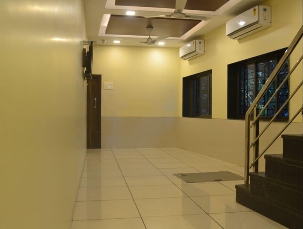 Airport Metro Hotel Bombay Exterior foto
