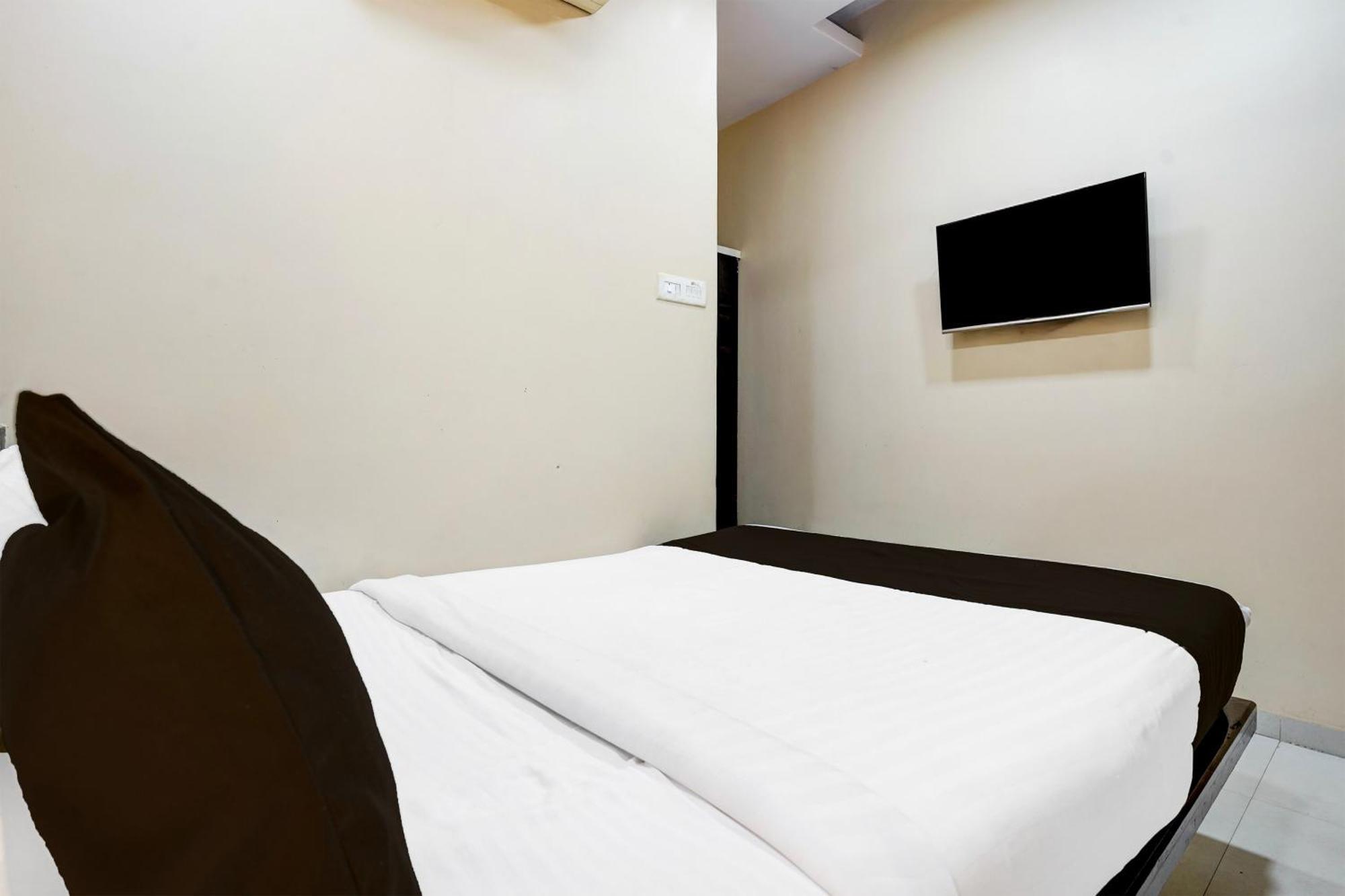 Airport Metro Hotel Bombay Exterior foto