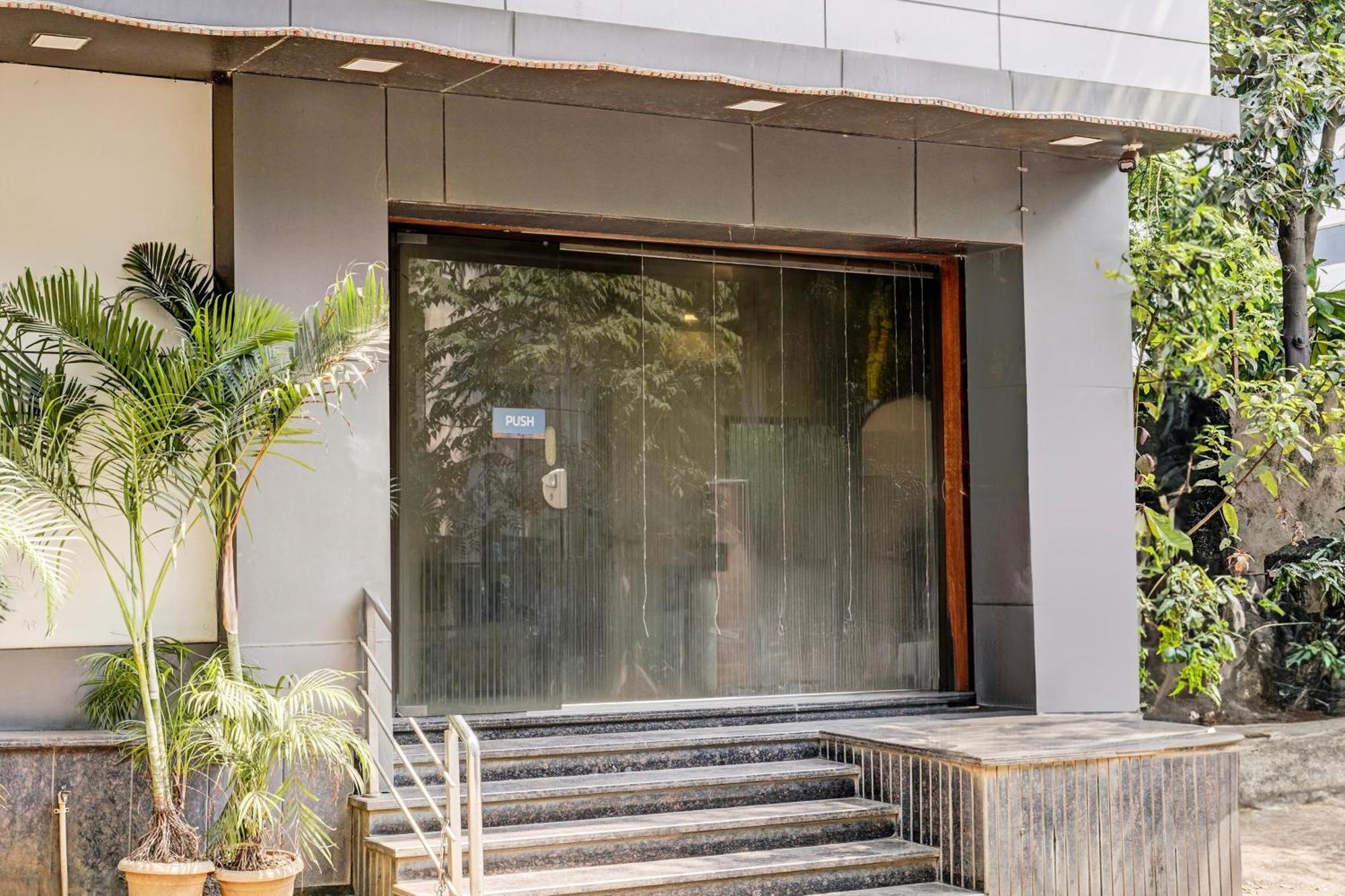 Airport Metro Hotel Bombay Exterior foto