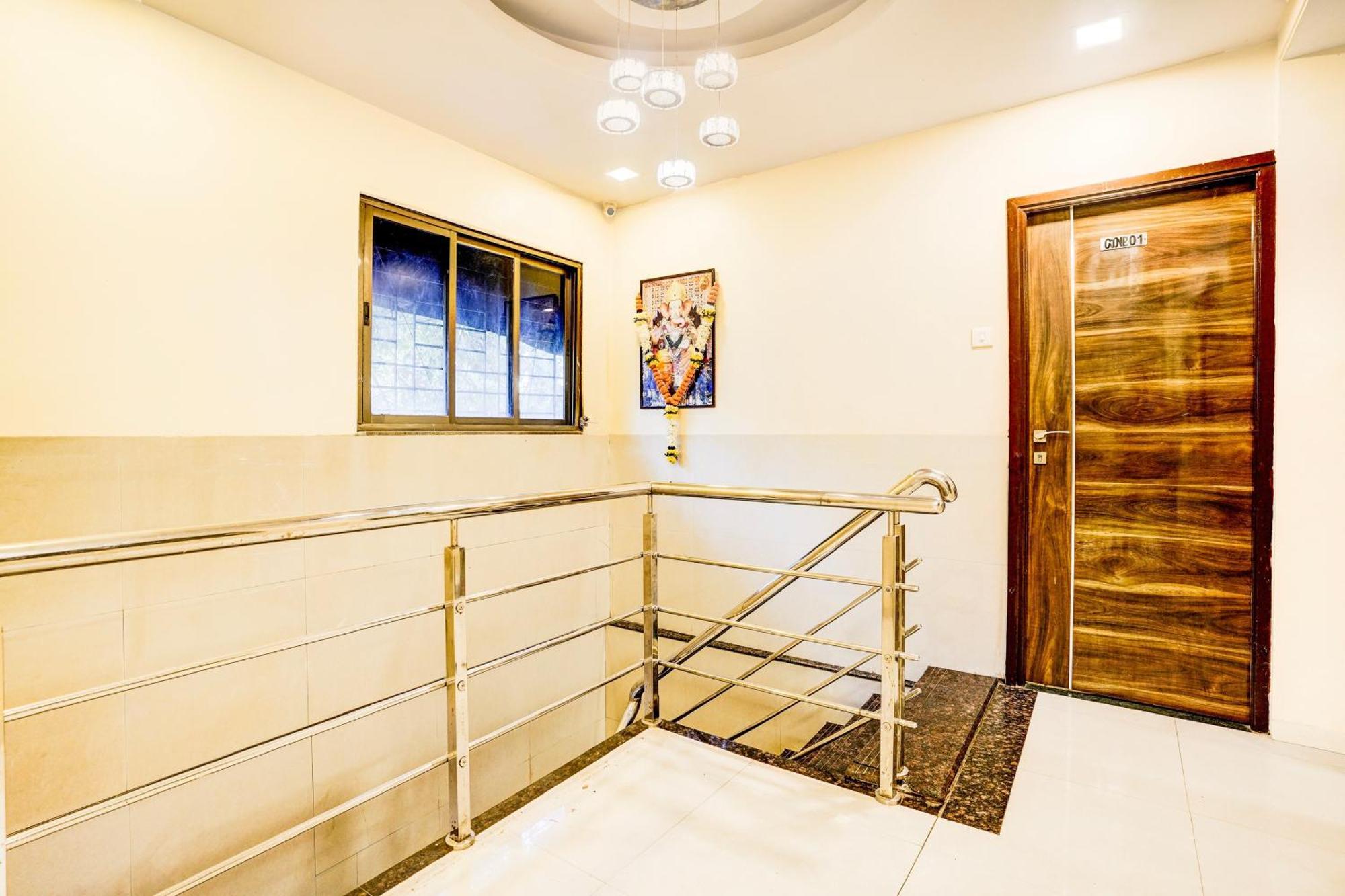 Airport Metro Hotel Bombay Exterior foto