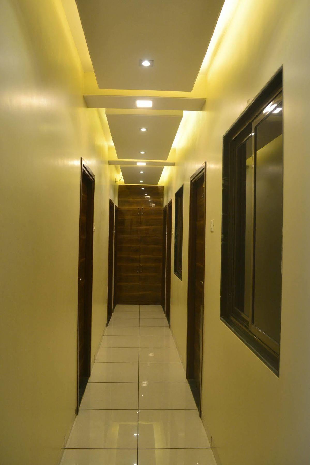 Airport Metro Hotel Bombay Exterior foto